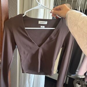 Aritzia Babaton V-Neck top